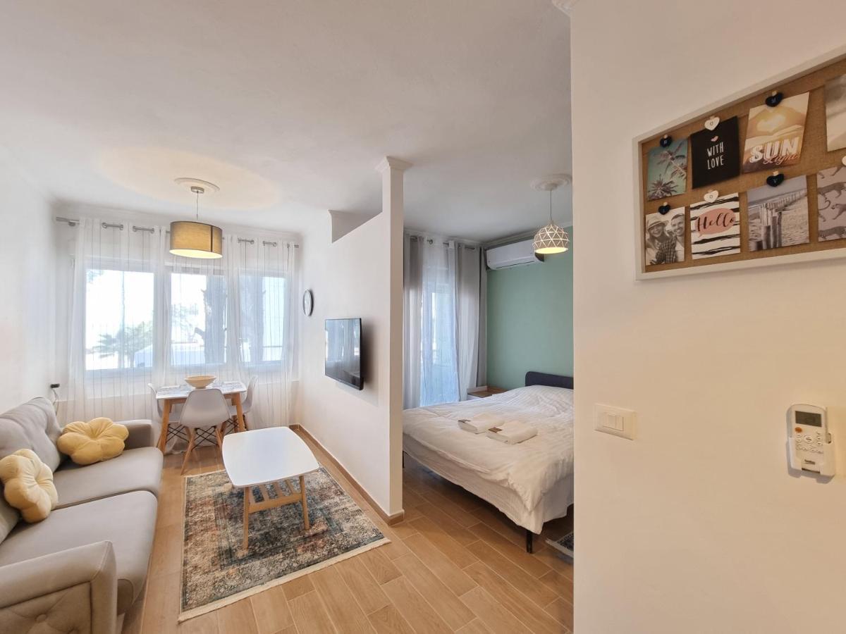 Hana Seaview Apartment Golem  Exterior photo