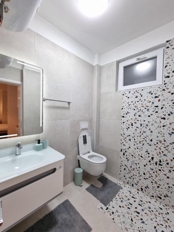 Hana Seaview Apartment Golem  Exterior photo